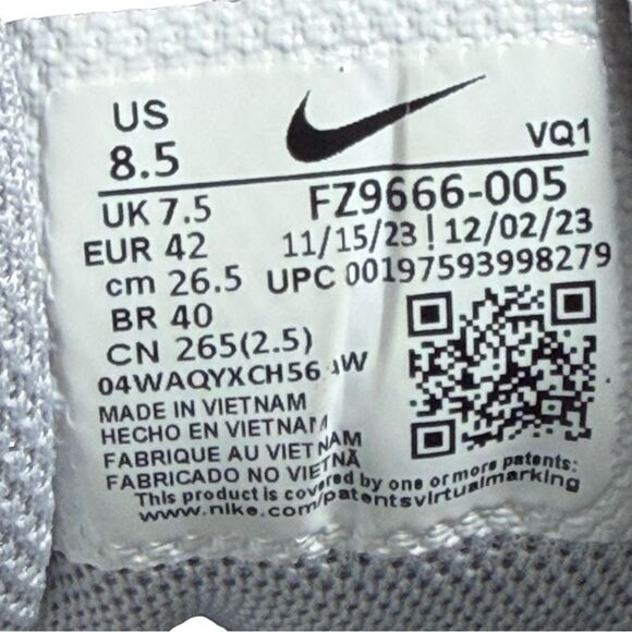 Nike light grey Men\'s White Running Shoes size 8.5